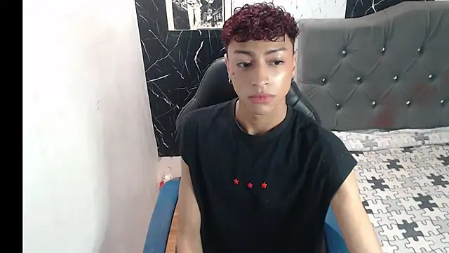 Snapshot of owen_sexy25 chatting on 11.14.25 owen sexy25 online show from 11.14.25