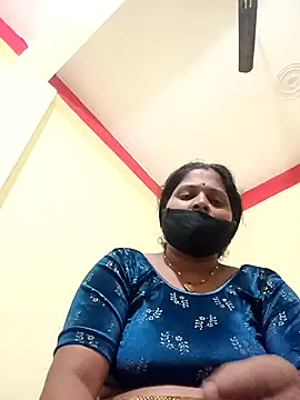 Snapshot of Divya_Lovely chatting on 10.28.25 Divya Lovely online show from 10.28.25