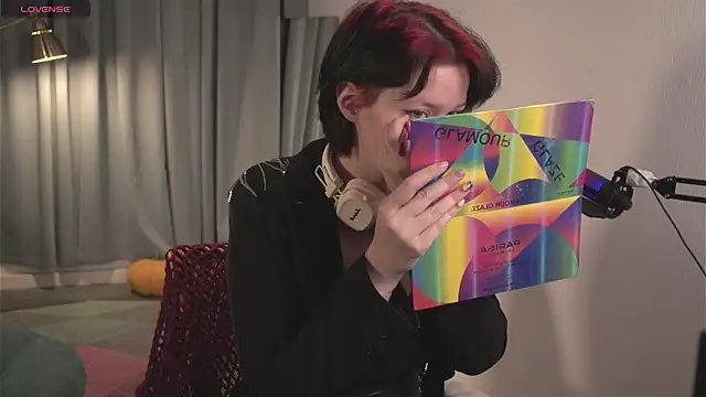 Snapshot of bluebeell chatting on 12.01.25 bluebeell online show from 12.01.25