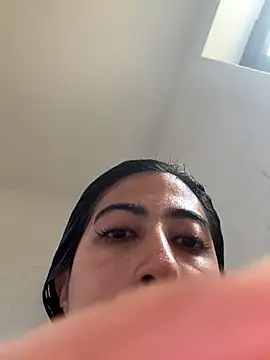 Snapshot of OwnedBySky chatting on 09.12.25 OwnedBySky online show from 09.12.25