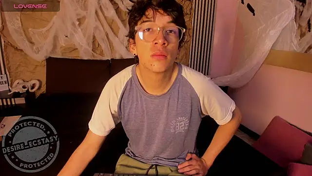 Desire Ecstasy online show from 10.28.25