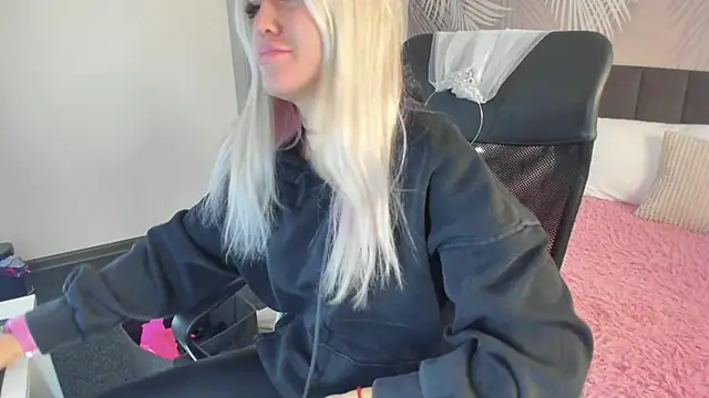 Kira Key online show from 09.29.25