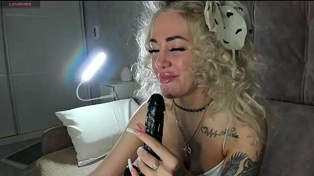 Kira Key online show from 04.20.26