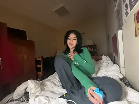 petitelatinateen online show from 02.03.26