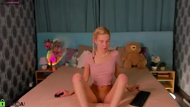 Aurora Bennet online show from 10.15.25