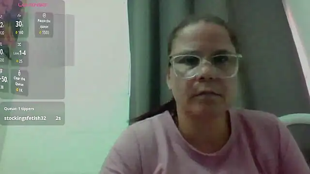 Snapshot of latinamaster chatting on 10.06.25 latinamaster online show from 10.06.25