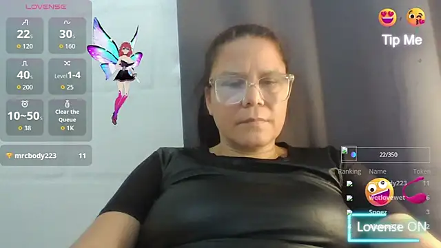 Snapshot of latinamaster chatting on 10.12.25 latinamaster online show from 10.12.25
