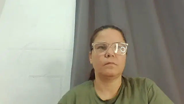 Snapshot of latinamaster chatting on 10.22.25 latinamaster online show from 10.22.25