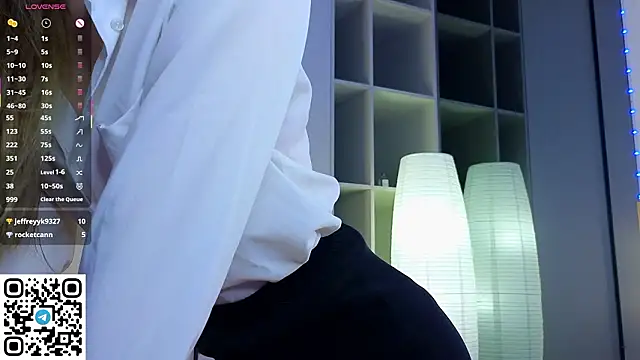 Quinavelle online show from 02.15.26