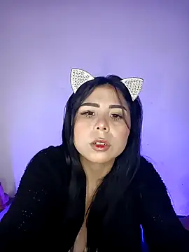 SiennaValera online show from 10.28.25