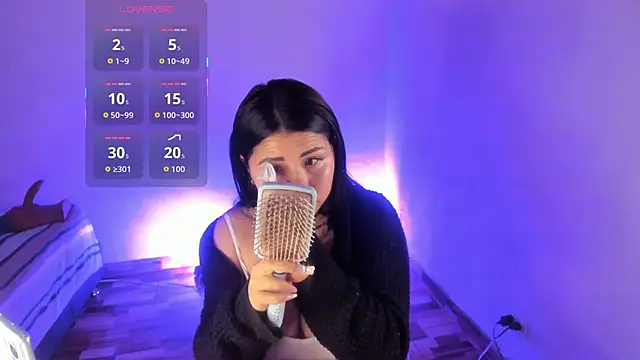 SiennaValera online show from 11.20.25