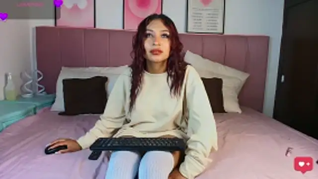 Naiaa Cruz online show from 03.18.26