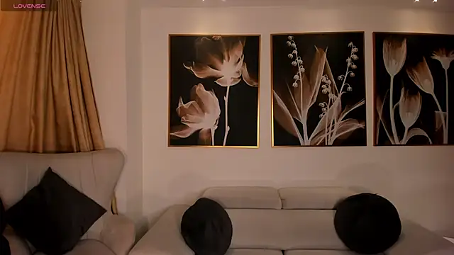 LeahNovac online show from 09.27.25