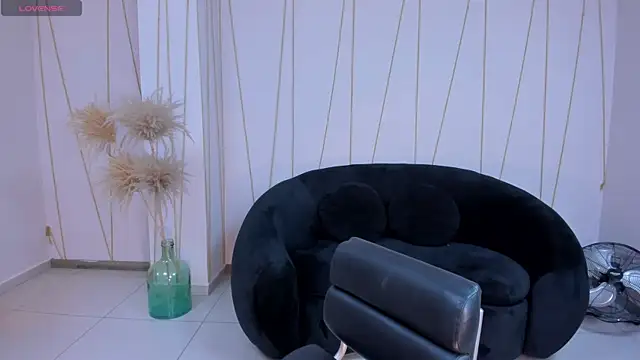 LeahNovac online show from 11.18.25