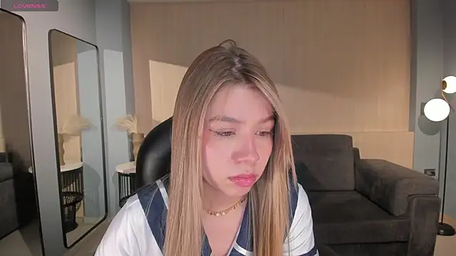Snapshot of TiffannySins chatting on 06.22.26 TiffannySins online show from 06.22.26