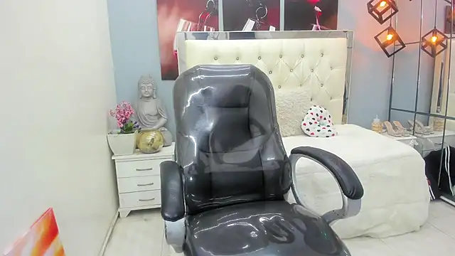 Snapshot of Eilish_hall chatting on 12.14.25 Eilish hall online show from 12.14.25