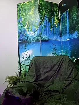 Snapshot of welcome-to-the-jungle chatting on 06.17.26 welcome-to-the-jungle online show from 06.17.26