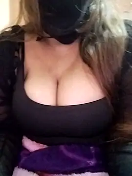 Snapshot of Urban_Queen chatting on 11.20.25 Urban Queen online show from 11.20.25