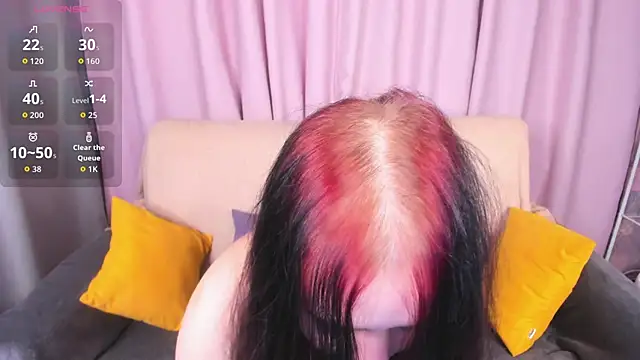 Snapshot of Alis_Platt chatting on 10.24.25 Alis Platt online show from 10.24.25