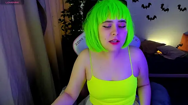 Snapshot of Alis_Platt chatting on 10.30.25 Alis Platt online show from 10.30.25