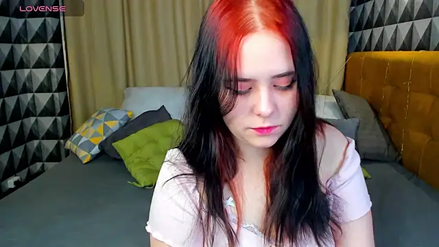 Snapshot of Alis_Platt chatting on 11.14.25 Alis Platt online show from 11.14.25