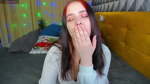 Snapshot of Alis_Platt chatting on 12.16.25 Alis Platt online show from 12.16.25