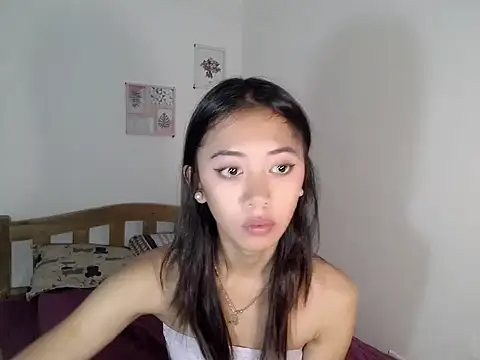 lovely kiannaHugecock online show from 03.24.26