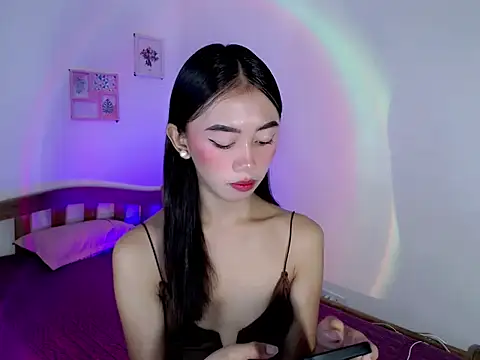 lovely kiannaHugecock online show from 04.11.26