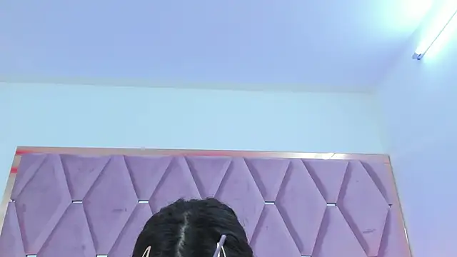 Snapshot of MaskedGirl_ chatting on 10.11.25 MaskedGirl  online show from 10.11.25