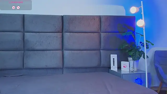 Slenna Moon online show from 04.18.26