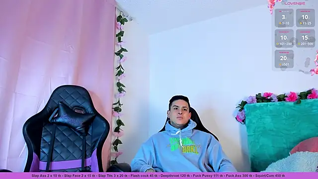 Sarahandzack online show from 12.17.25