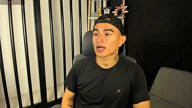 Snapshot of LiamDeep chatting on 09.19.25 LiamDeep online show from 09.19.25