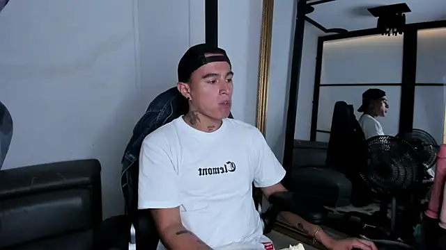 Snapshot of LiamDeep chatting on 10.08.25 LiamDeep online show from 10.08.25