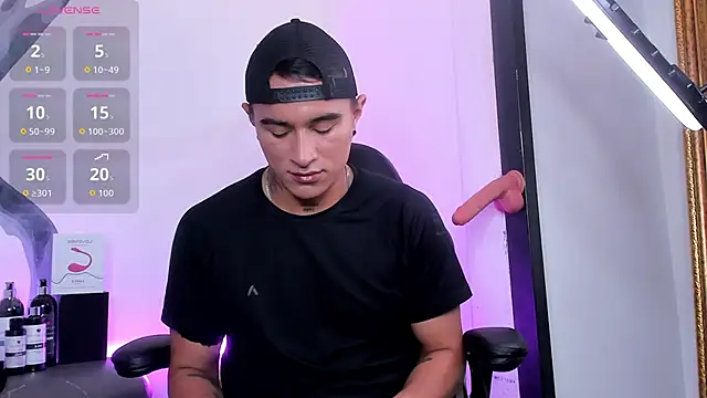 Snapshot of LiamDeep chatting on 10.19.25 LiamDeep online show from 10.19.25