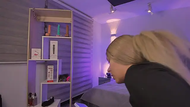 SkyThompson online show from 12.15.25