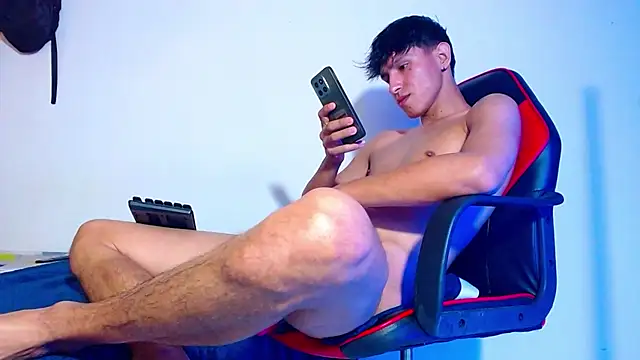 Snapshot of rowanbigboy23 chatting on 11.02.25 rowanbigboy23 online show from 11.02.25