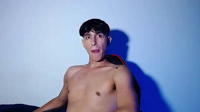 Snapshot of rowanbigboy23 chatting on 11.15.25 rowanbigboy23 online show from 11.15.25