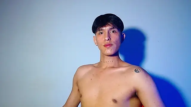 Snapshot of rowanbigboy23 chatting on 11.15.25 rowanbigboy23 online show from 11.15.25