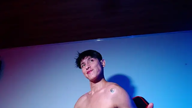 Snapshot of rowanbigboy23 chatting on 11.19.25 rowanbigboy23 online show from 11.19.25