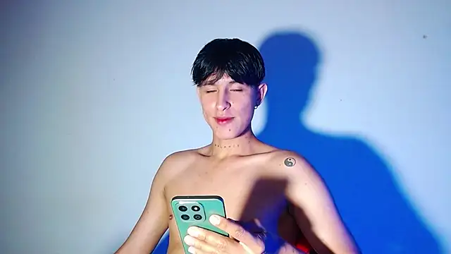 Snapshot of rowanbigboy23 chatting on 11.26.25 rowanbigboy23 online show from 11.26.25