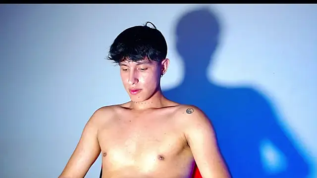 Snapshot of rowanbigboy23 chatting on 12.05.25 rowanbigboy23 online show from 12.05.25