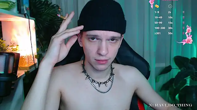 Snapshot of frozen_boy chatting on 11.14.25 frozen boy online show from 11.14.25