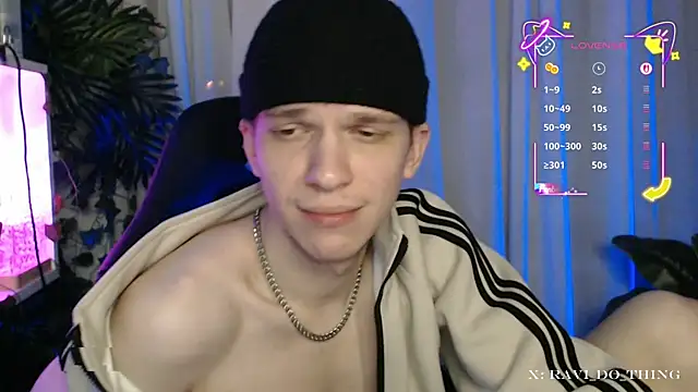 Snapshot of frozen_boy chatting on 11.17.25 frozen boy online show from 11.17.25