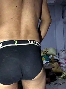 Snapshot of fitboy2107 chatting on 11.02.25 fitboy2107 online show from 11.02.25