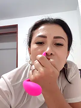 Snapshot of mia_mancinii chatting on 04.29.26 mia mancinii online show from 04.29.26