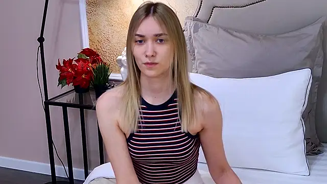 Snapshot of AmadaReine chatting on 06.19.26 AmadaReine online show from 06.19.26