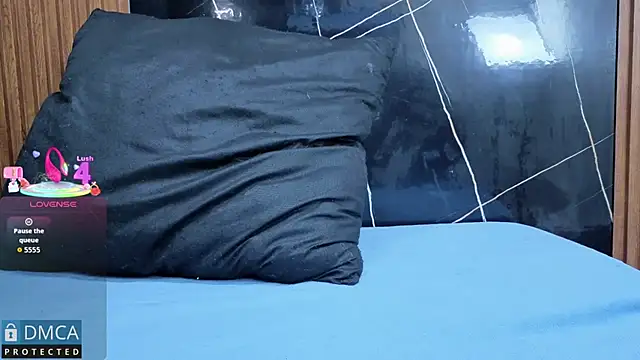 Kiara Zahiri   online show from 10.27.25