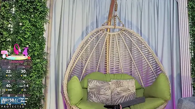 Kiara Zahiri   online show from 11.04.25