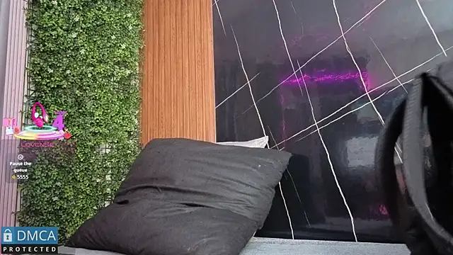 Kiara Zahiri   online show from 11.06.25