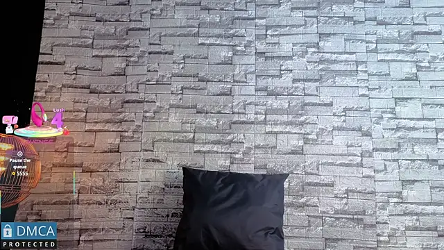 Kiara Zahiri   online show from 11.22.25